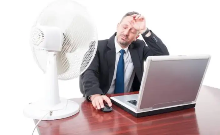 Hombre con mucho calor